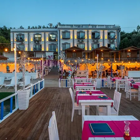 Отель Akyali Boutique Hotel Гюверджинлик